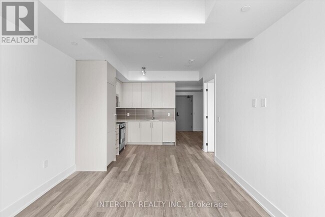 Photo du bâtiment - 2075-2075 King Rd