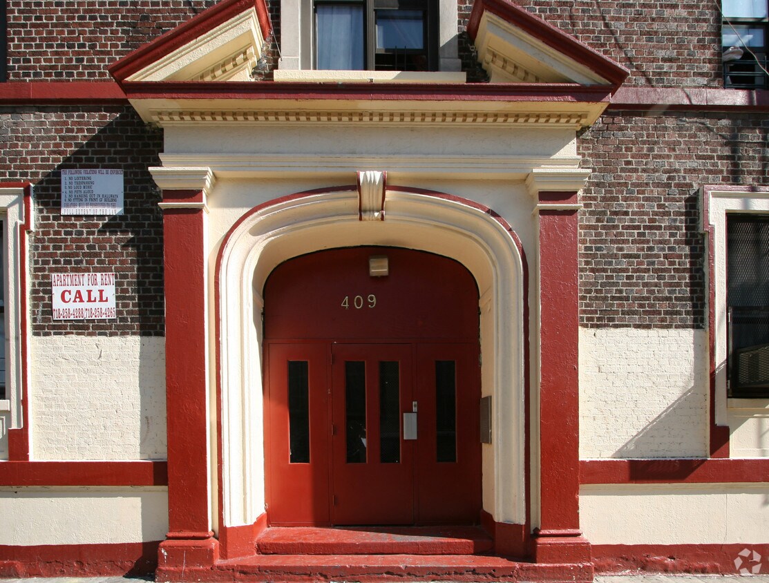 Building Photo - 409 E 21st St