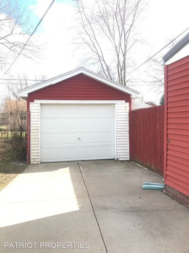 Building Photo - 3 br, 1 bath House - 929 Lemonweir Pkwy