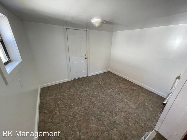 Building Photo - 2 br, 1 bath House - 1005 N 6th Street
