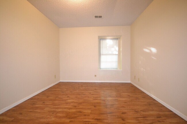 Building Photo - Buffalo Apartments (Bison Terrace)