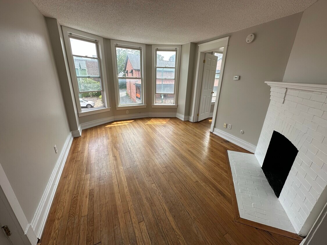 Primary Photo - 290 S Elmwood Ave