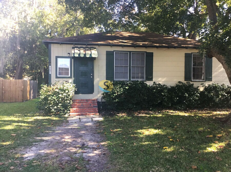 Primary Photo - A Charming 2 Bedroom!