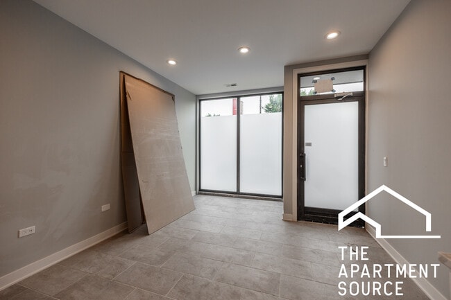 Foto del edificio - 5418 W Belmont Ave