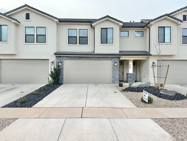 Foto del edificio - 4 bedroom, 2.5 bathrooms Home!