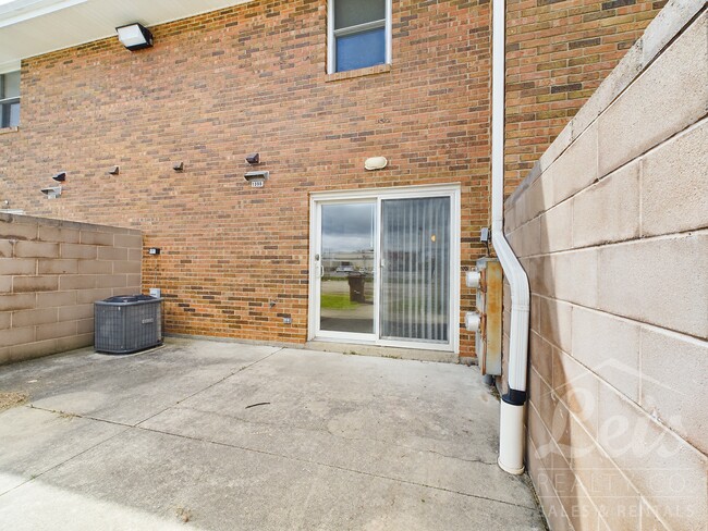 Building Photo - 1365 Chippewa Dr