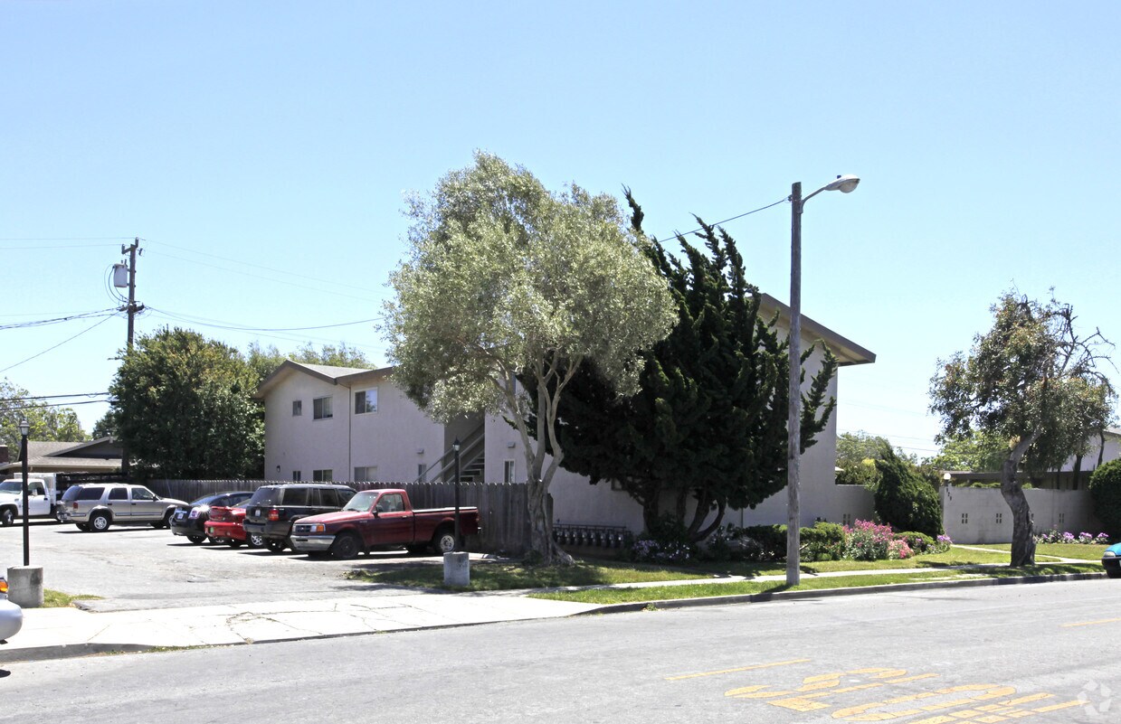Primary Photo - 929-945 University Ave