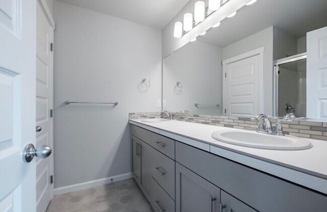 Foto del edificio - ** MOVE IN SPECIAL!** Must See in NE Albany!