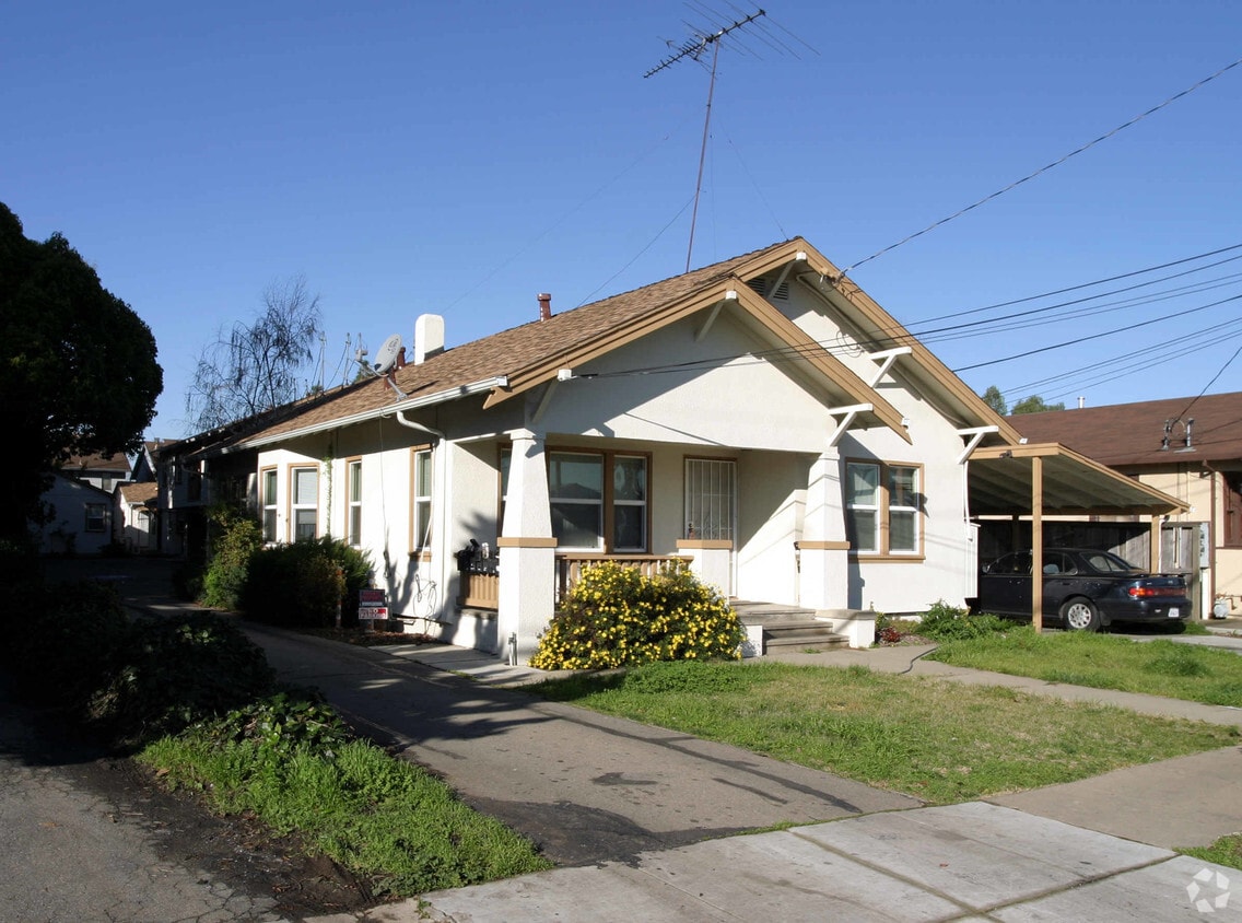 Building Photo - 475 Page St