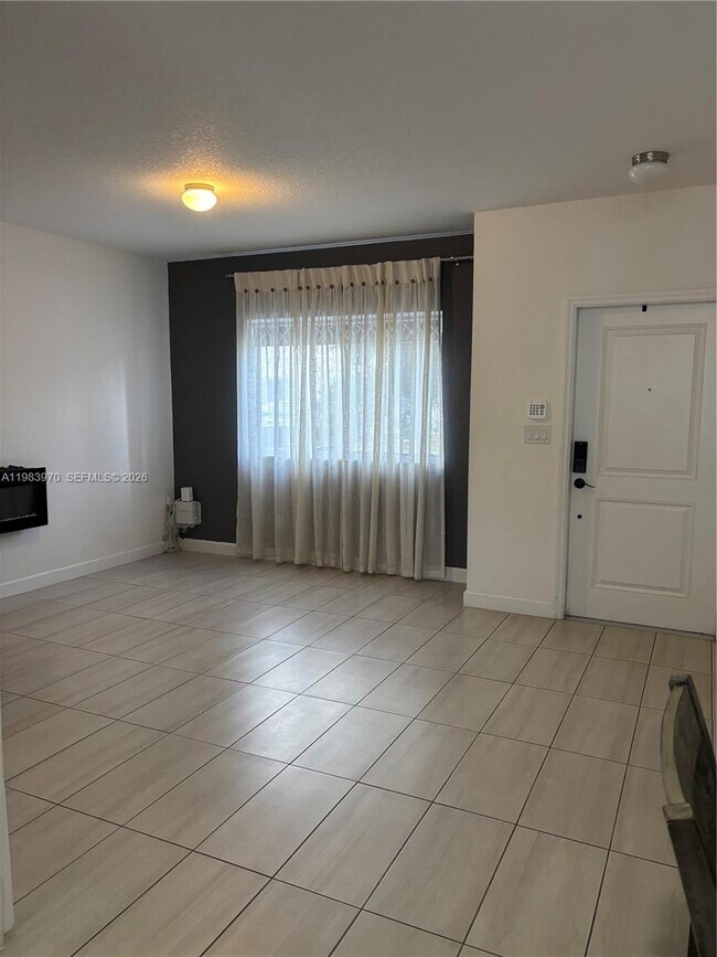 Foto del edificio - 355 NW 12th Ave