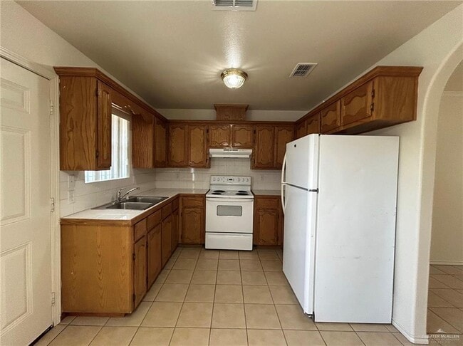 Building Photo - 27 E Quail St