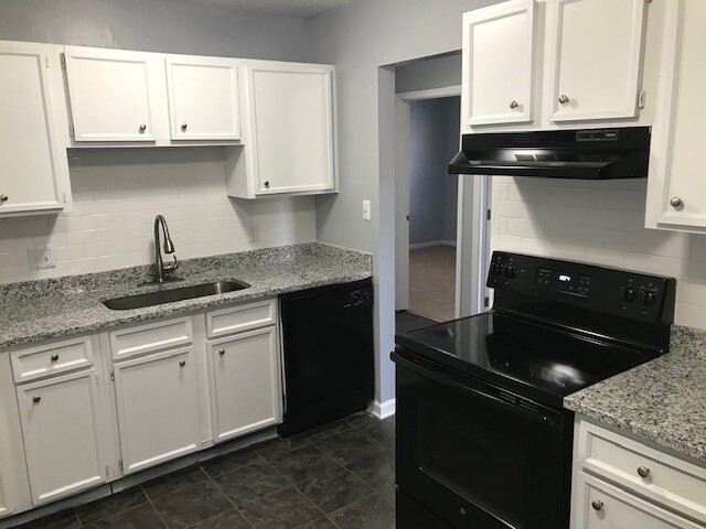 Renovated 2 Bed 1 Bath - Stones River Apartments