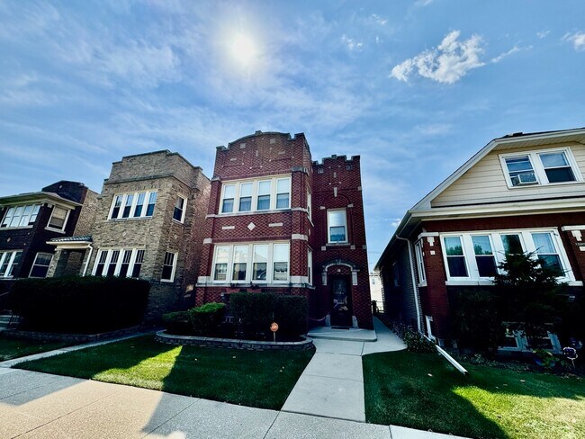 Building Photo - 5311 W Byron St