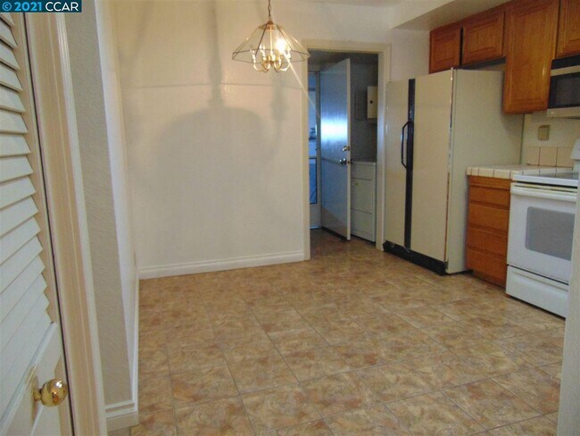 Building Photo - 1300 Black Oak Ct