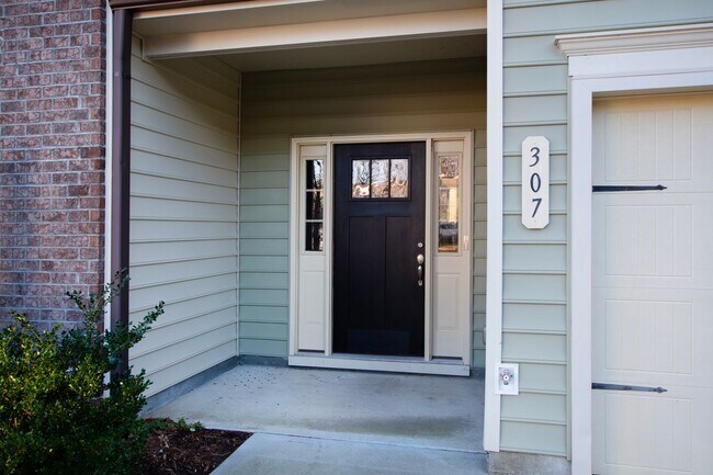 Building Photo - Brightleaf at the Park Townhome!