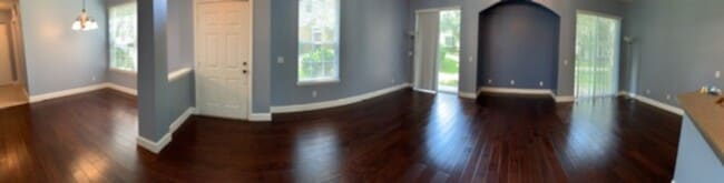 Building Photo - Conveniently Located Three Bedroom Townhou...