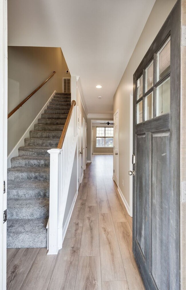 Foto del edificio - Awesome 2BE/2.5BA in the Pristine Park at ...