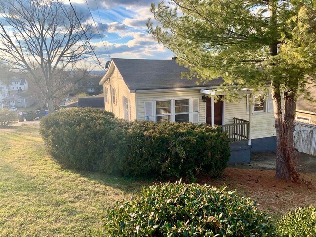 Foto del edificio - 301 35th Ave N