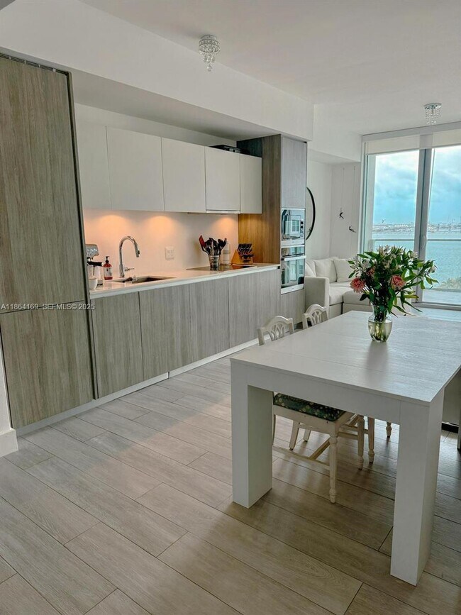 Building Photo - 2900 NE 7th Ave