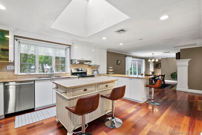 Foto del edificio - 14 Ridgewood Rd