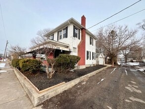 Building Photo - 2009 Grand Ave