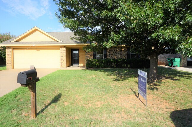 Building Photo - 1115 Lisa Ln