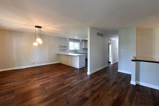 Foto del edificio - 2706 Christy Ave