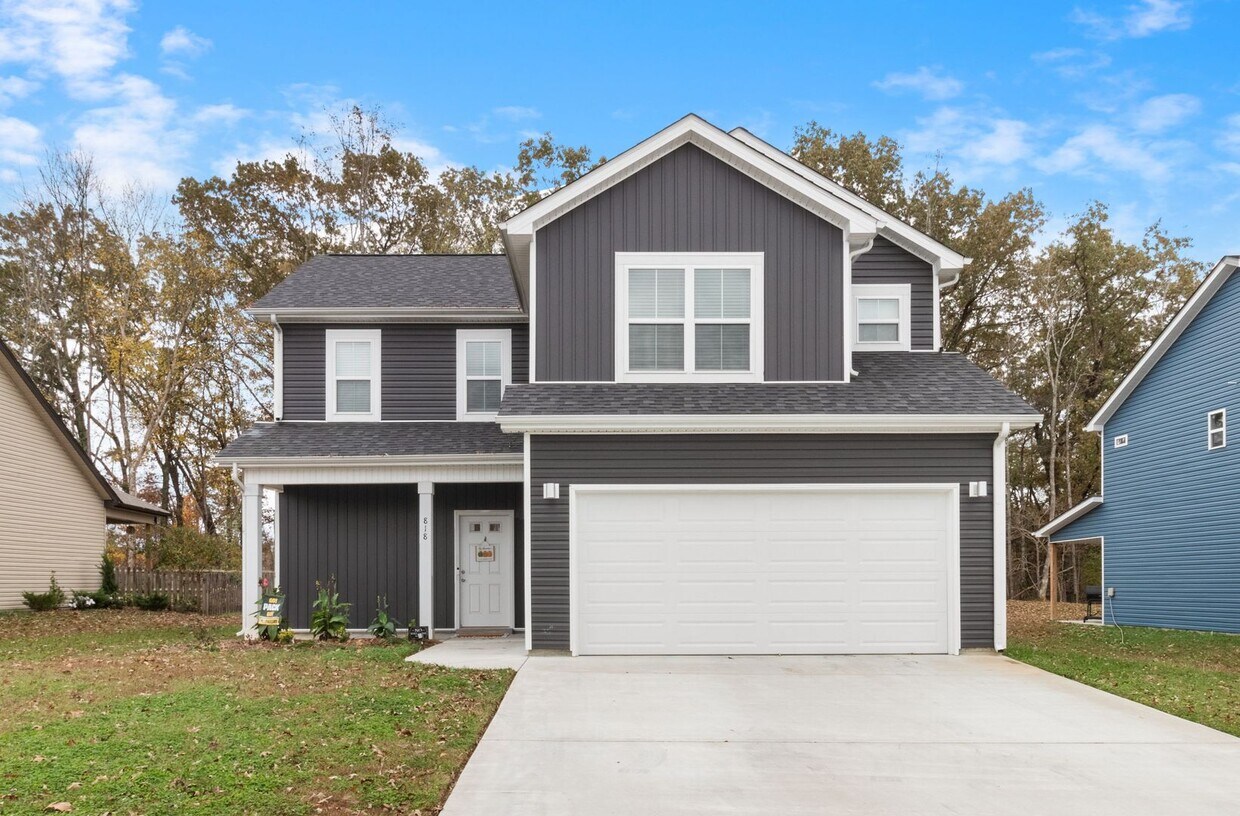 Foto principal - Pet Friendly Three Bedroom!