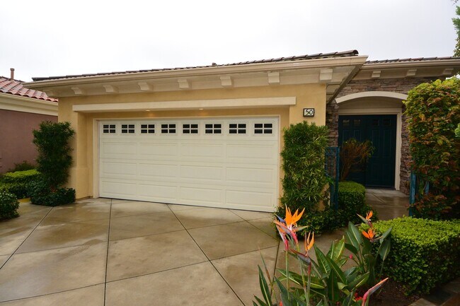 Foto del edificio - Gorgeous two-story 3 bedroom, 3.5 bathroom house with beautiful Newport Coast Ocean View!