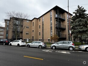 Building Photo - 7430 N Hermitage Ave