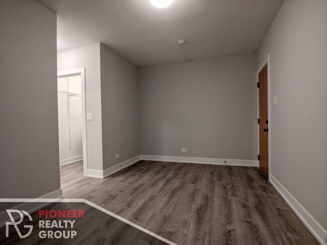 Foto del edificio - 423 W Belden Ave