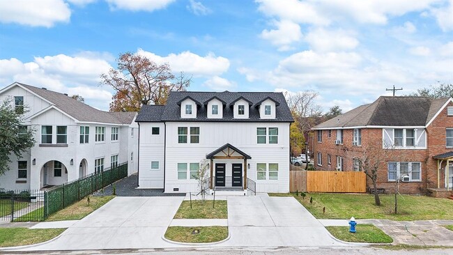 Building Photo - 2406 Truxillo St