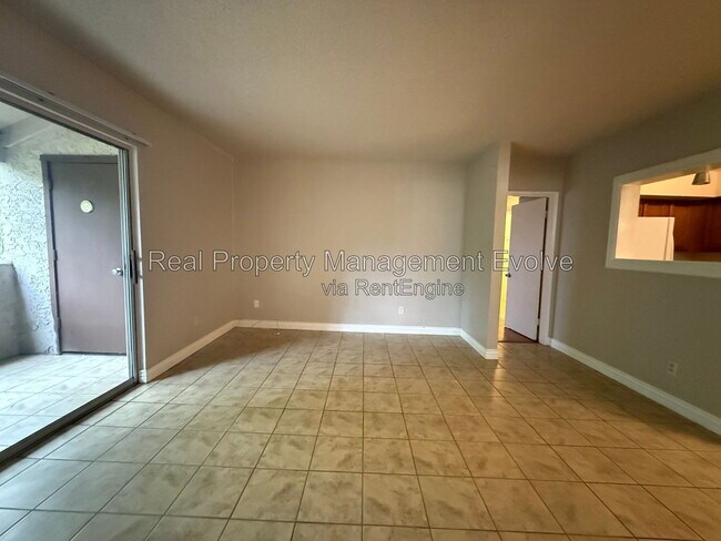 Foto del edificio - 4554 E Paradise Village Pkwy N