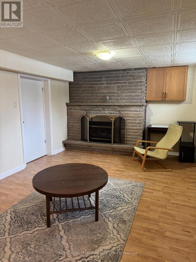 Photo du bâtiment - 207 Lawrence Ave