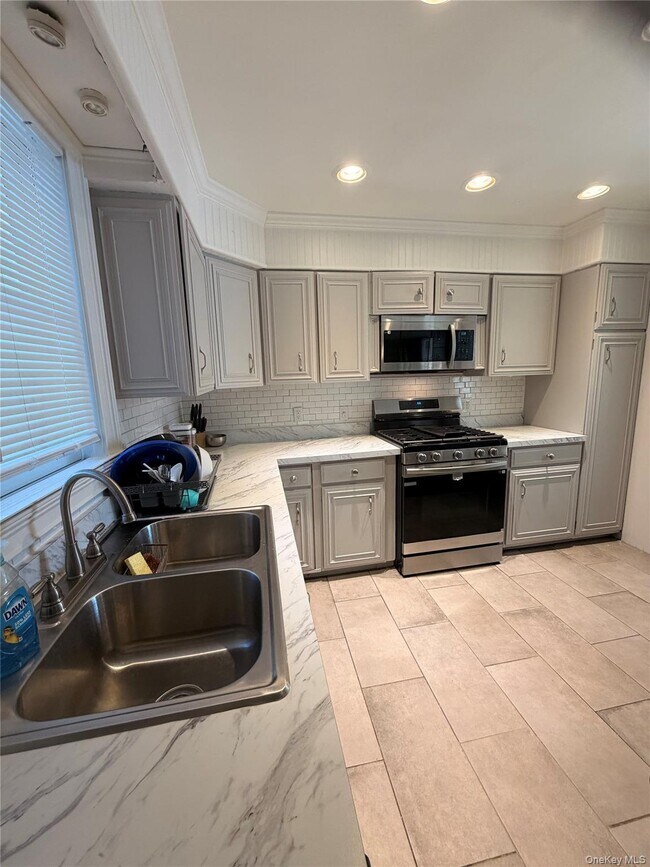 Foto del edificio - 7 Roosevelt Ave