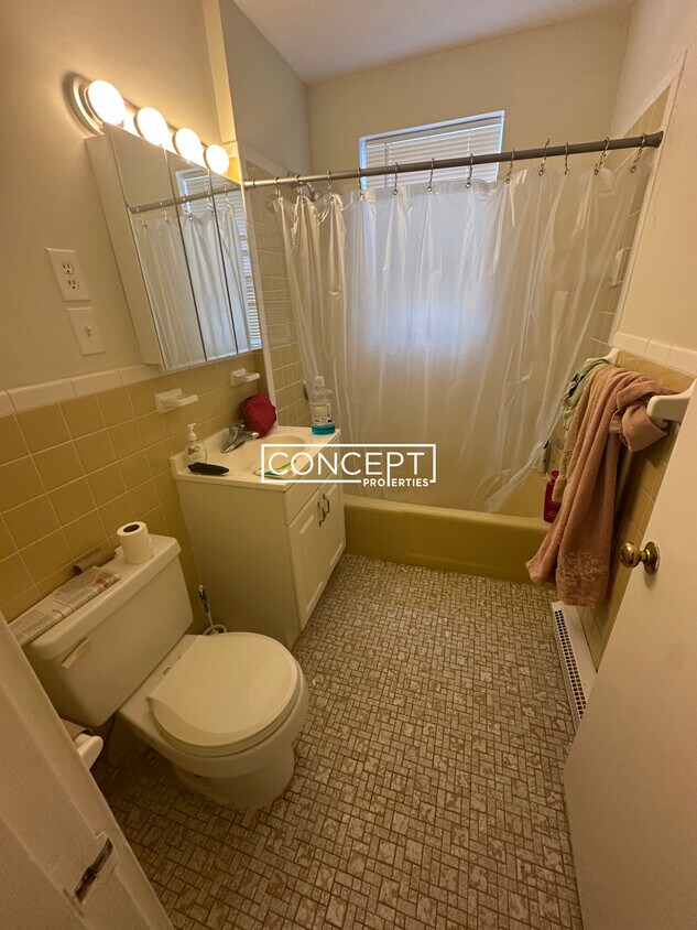 Primary Photo - 402 Highland Ave