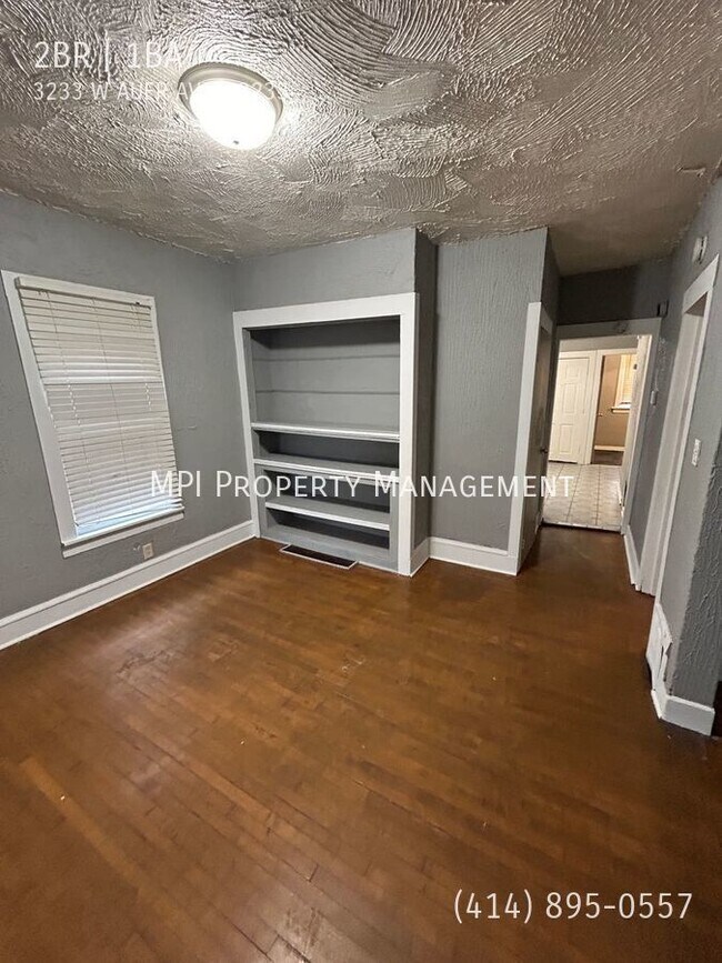 Foto del edificio - 3233 W. Auer Avenue- 2 BR Lower