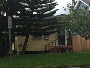 Building Photo - 723 Winnie St