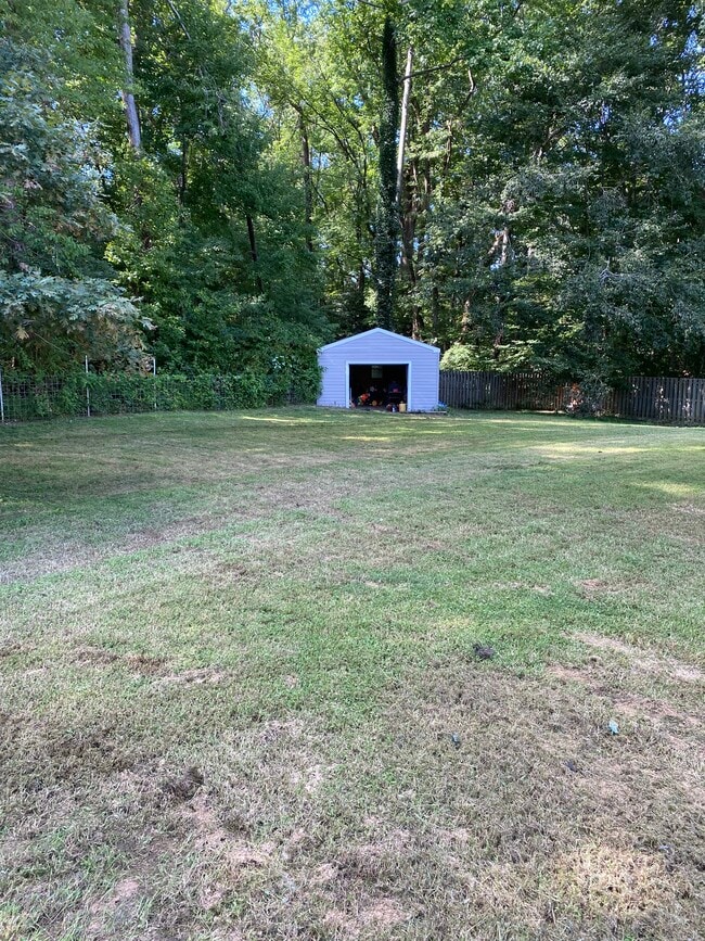 Building Photo - 2212 Westwood Dr