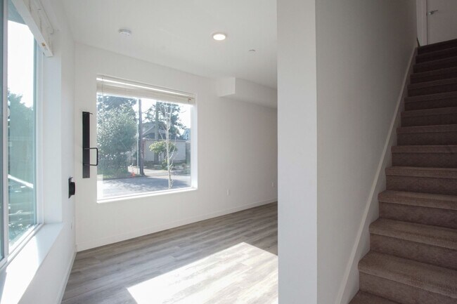 Foto del edificio - Stylish 2-Bedroom Townhouse in St John's R...
