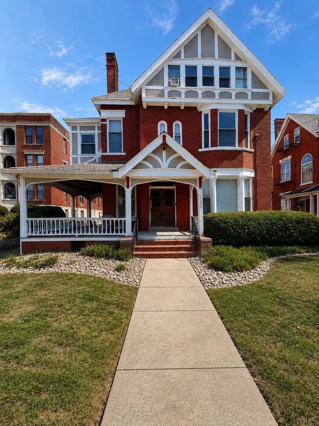 Building Photo - 2340 Grandview Ave