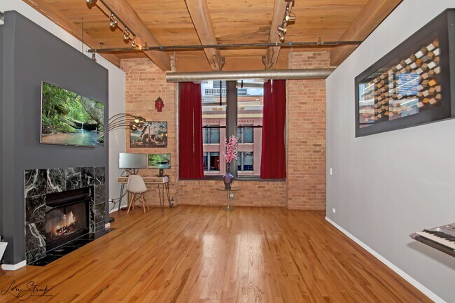 Building Photo - 728 W Jackson Blvd