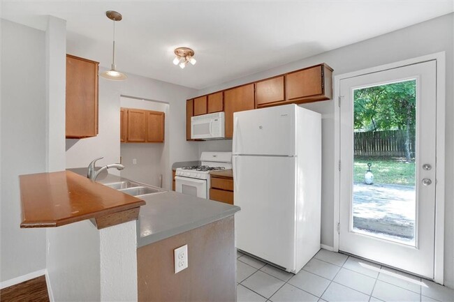 Building Photo - 7100 Barnsdale Way