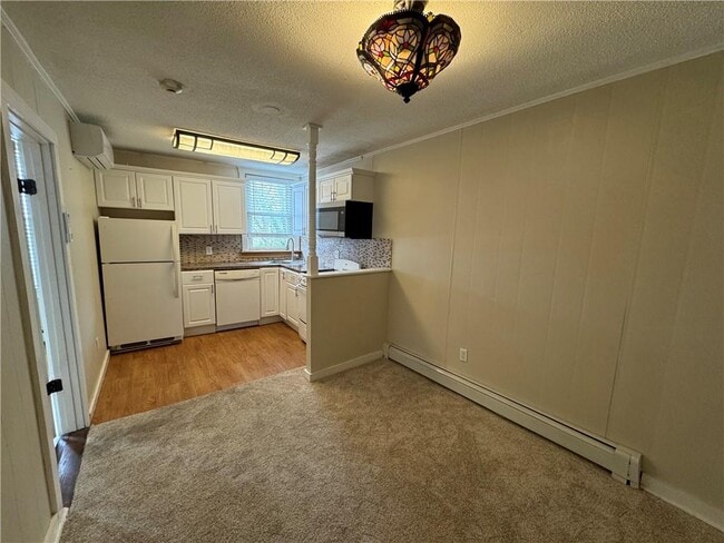 Building Photo - 40-40 Freebody St