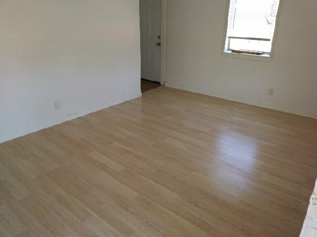Foto del edificio - 2409 Oak Dr