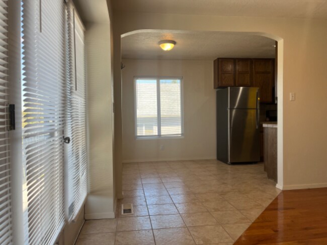 Building Photo - 636 Whitaker Dr