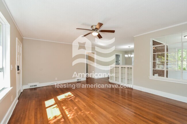 Foto del edificio - 1820 N Beltline Blvd