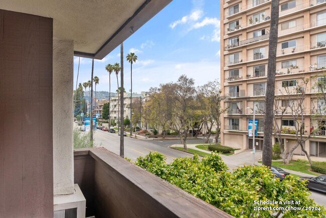 Foto del edificio - 117 S Doheny Dr