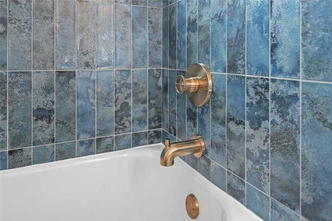 Building Photo - 808 Sul Ross St