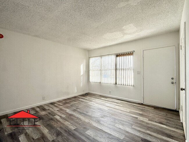 Foto del edificio - AVAILABLE NOW!! 1/2 OFF FIRST MONTH"S RENT!